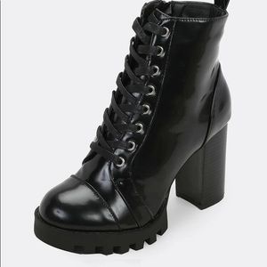 SheIn Lace Front Lug Sole Platform Chunky Heel Boots